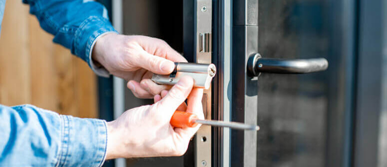 Commercial Locksmith La Riviera